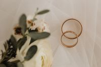 Kaboompics - Wedding rings - flowers - veil