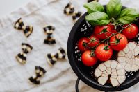Kaboompics - Cherry tomatoes - garlic - basil - pasta