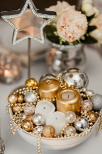 Kaboompics - Christmas decorations and candles in gold and silver tones