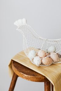 Kaboompics - Hen - shaped egg basket