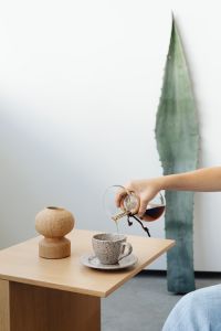 Kaboompics - Table - coffee - Chcemex - cup - feminine