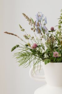Kaboompics - Wildflowers - ceramic vase