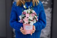 Kaboompics - Lovely flowers in a pink box