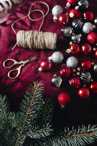 Kaboompics - Burgundy Christmas Decorations