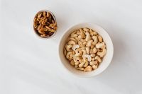 Kaboompics - Cashew and walnut