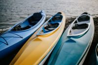Kaboompics - Kayaks on the water