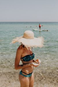 Kaboompics - The woman in the beach hat made of raffia