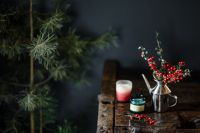 Kaboompics - Fresh Holly and Candles