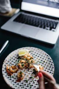 Kaboompics - Grilled Shrimps With Parsley, Garlic and Lemon
