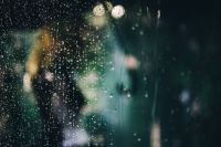 Kaboompics - Water drops of rain on glass
