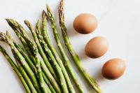 Kaboompics - Asparagus & eggs
