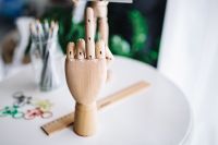Kaboompics - Mannequin hand gesturing