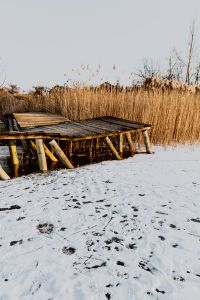 Kaboompics - Old pier on the frozen lake