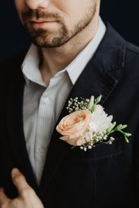 Kaboompics - A man in a suit with flowers in a Boutonnière