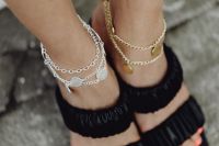 Kaboompics - Feet in sandals with gold and silver jewelry