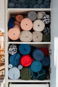 Kaboompics - Coloured yarn on shelves