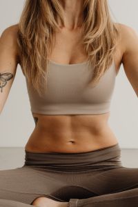 Kaboompics - Young adult woman - yoga mat -leggings - exercise outfit