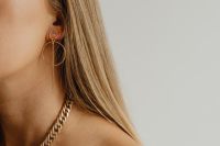 Kaboompics - Beautiful woman with gold jewelry - unrecognizable female wearing chain necklace and earrings