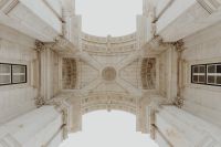 Kaboompics - Looking up at the iconic Augusta Street Triumphal Arch, Lisbon, Portugal