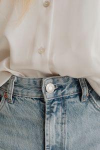 Kaboompics - Light blue jeans - white silk shirt