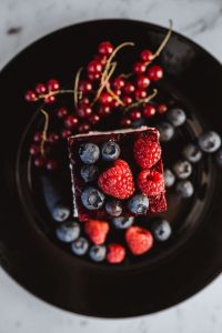 Kaboompics - Cheesecake with blueberries and raspberries