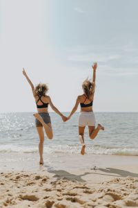Kaboompics - Jumping women on the beach
