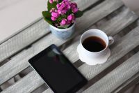 Kaboompics - Little pink flowers with a coffee and a smartphone