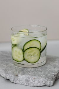 Kaboompics - Water glass - cucumber - ice cubes - marble