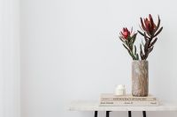 LEUCADENDRON SAFARI SUNSET - dried flower - candle - marble vase - glasses