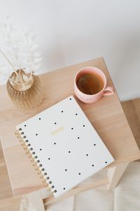 Kaboompics - Calendar & Coffee