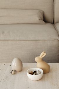 Contemporary and minimalist Easter decorations at home