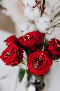 Kaboompics - Red roses, gold jewellery and beauty accessories on white marble