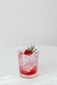 Kaboompics - Raspberry Lemonade with Rosemary