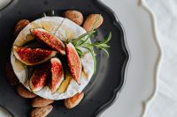 Camembert with figs - almonds - maple syrup