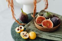 Kaboompics - A wooden bowl containing fresh figs - Chaenomeles japonica