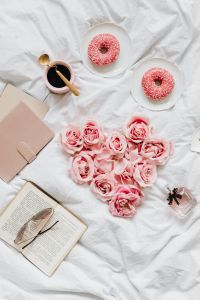 Kaboompics - Pink rosses - Coffee - Donuts - Book - Glasses - Heart