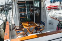 Kaboompics - Table and chairs on the yacht
