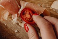 Kaboompics - Cherry tomato on bread - Prosciutto