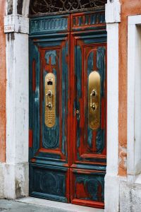 Kaboompics - Beutiful old door