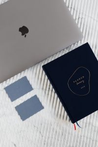 Kaboompics - Empty business card, macbook & planner