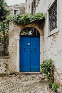 Kaboompics - Blue door of an old building in Rovinj, Croatia