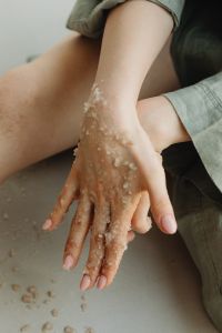 Applying Scrub to Delicate Hands