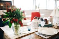 Kaboompics - Table decorations with red flowers