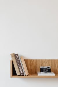 Kaboompics - Old analog camera on wooden shelf