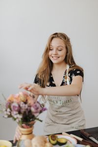 Kaboompics - Teen Girl with a bouquet of flowers