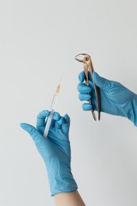 EXTRACTING FORCEPS ENGLISH PATTERN - syringe with a needle