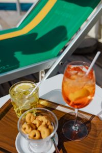 Kaboompics - Summer drinks with Italian taralli cookies