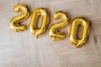 Kaboompics - New Year's Eve - Golden balloons in the shape of the year 2020