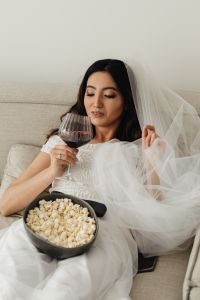 Kaboompics - Wedding Bride - Popcorn - Wine - Watching TV