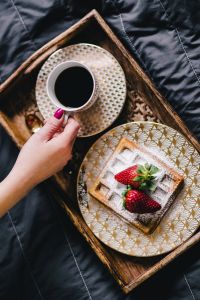 Kaboompics - Saffle with strawberries and cup of coffee